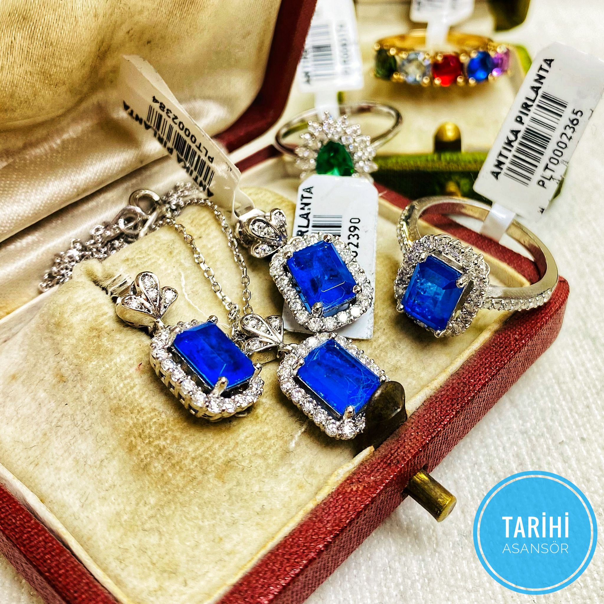 Vintage Tasarım Platin Modeli Pırlanta ve Safir Taşlı Takım 