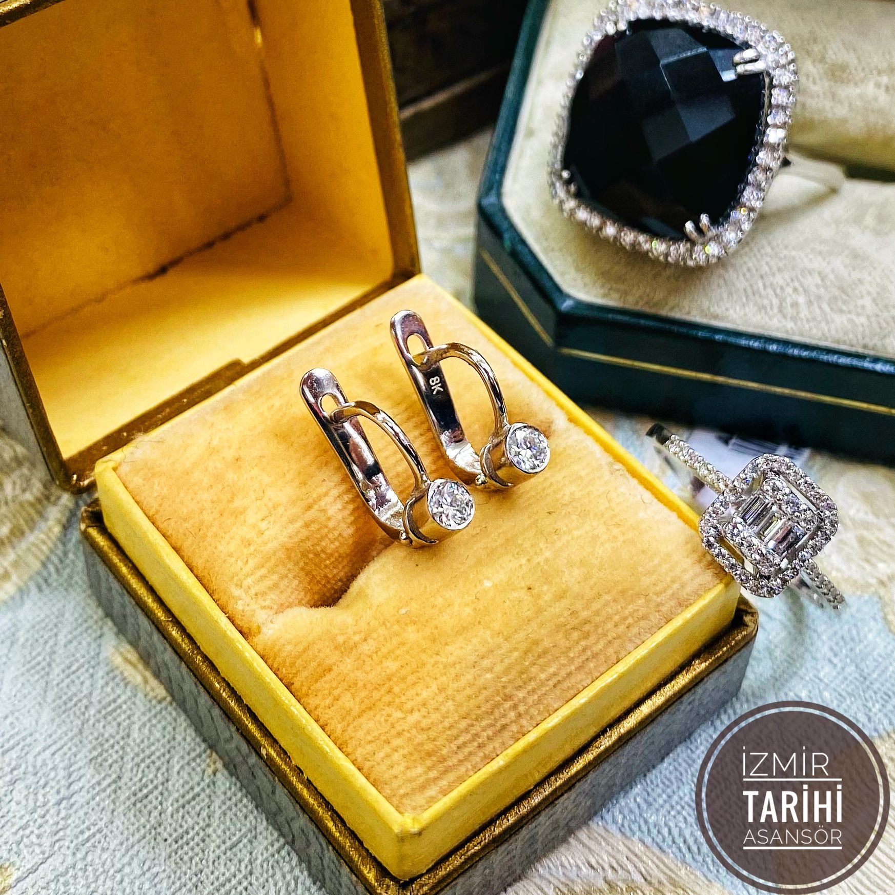 Vintage Tasarım Pırlanta Taşlı Tektaş Küpe