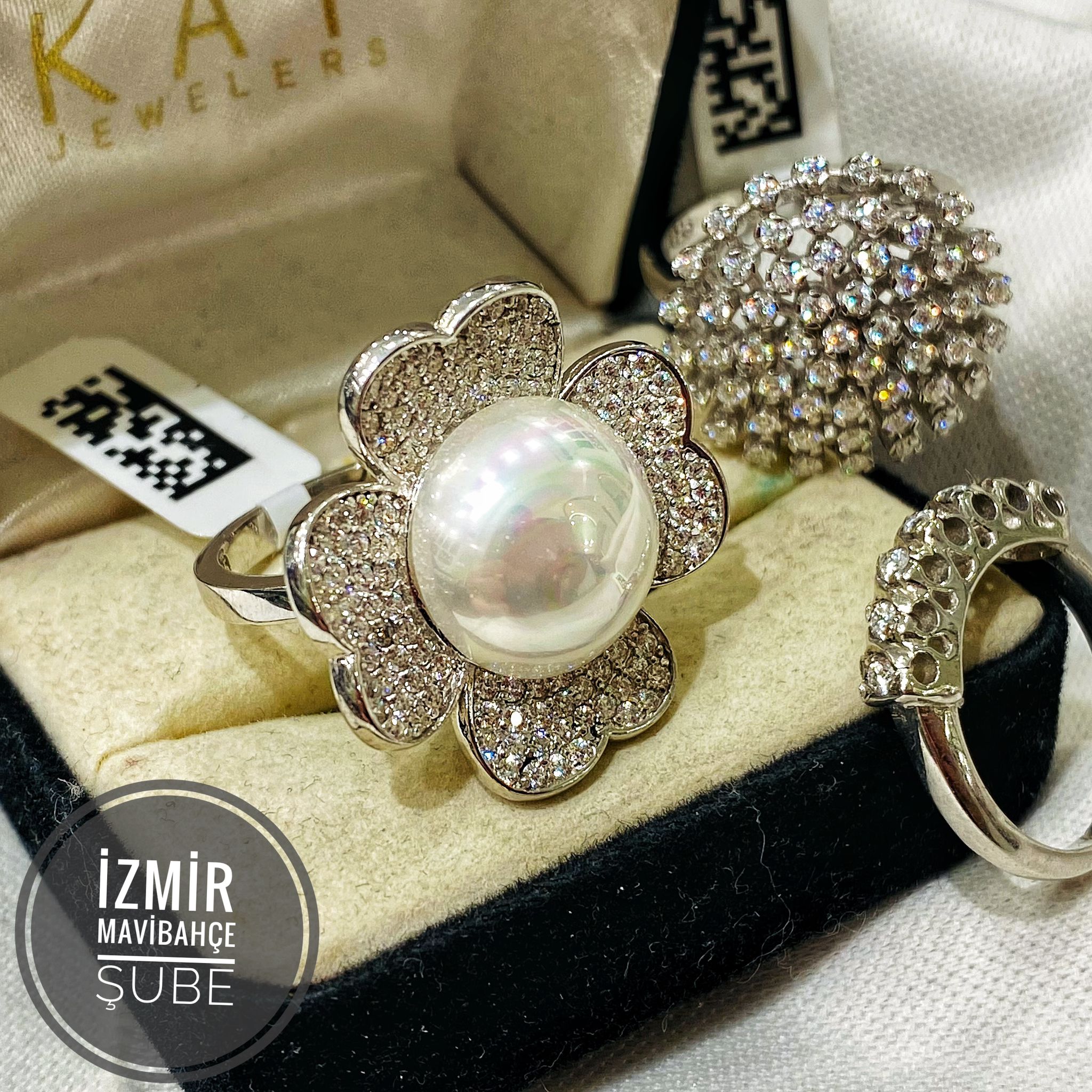 Antika Platin Modeli Pırlanta Taşlı ve İncili Yonca Modeli Büyük Yüzük 